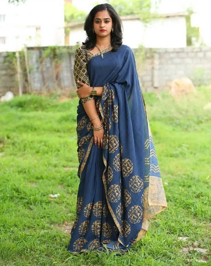 INDIAN GIRL NANDITHA RAJ PHOTOSHOOT IN TRADITIONAL BLUE SAREE 7